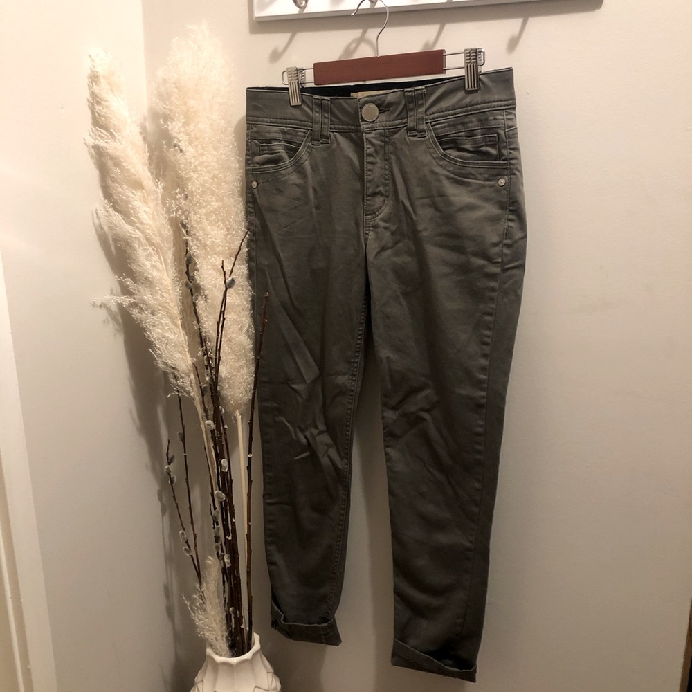 Laurel oak green Democracy “Ab” solution low rise jegging in size 4.🌿